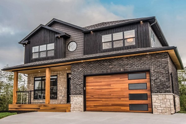 C.H.I. Planks modern horizontal garage door